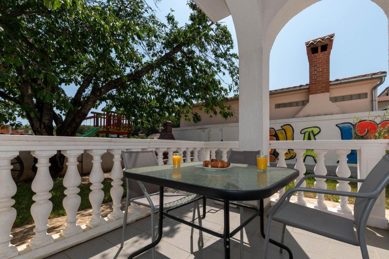 Villa Lucija Pjescana Uvala Bagian luar foto